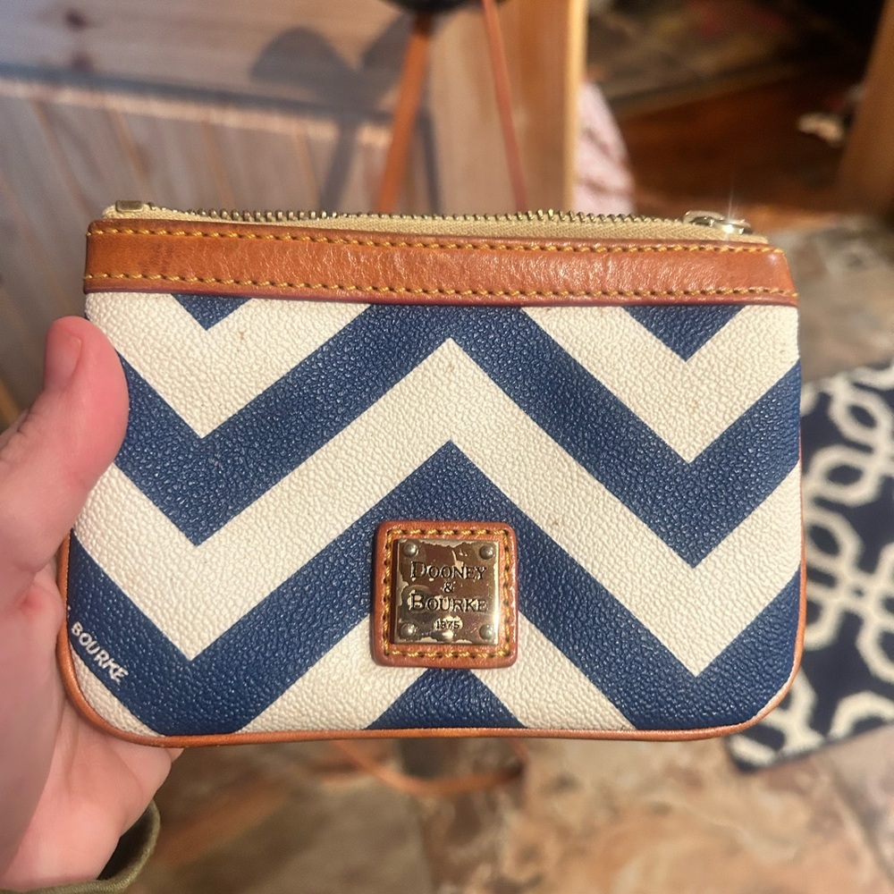 Dooney & Bourke Navy and White Chevron Tote set - Picture 12 of 14